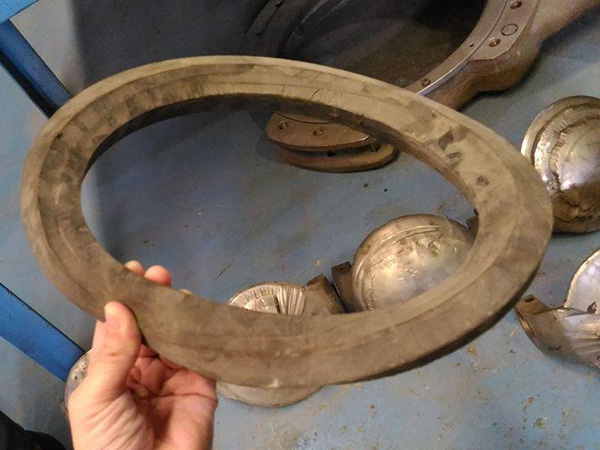 Worn out rubber seal in MB ESP